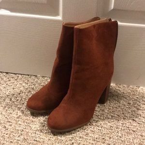 Express suede camel boots